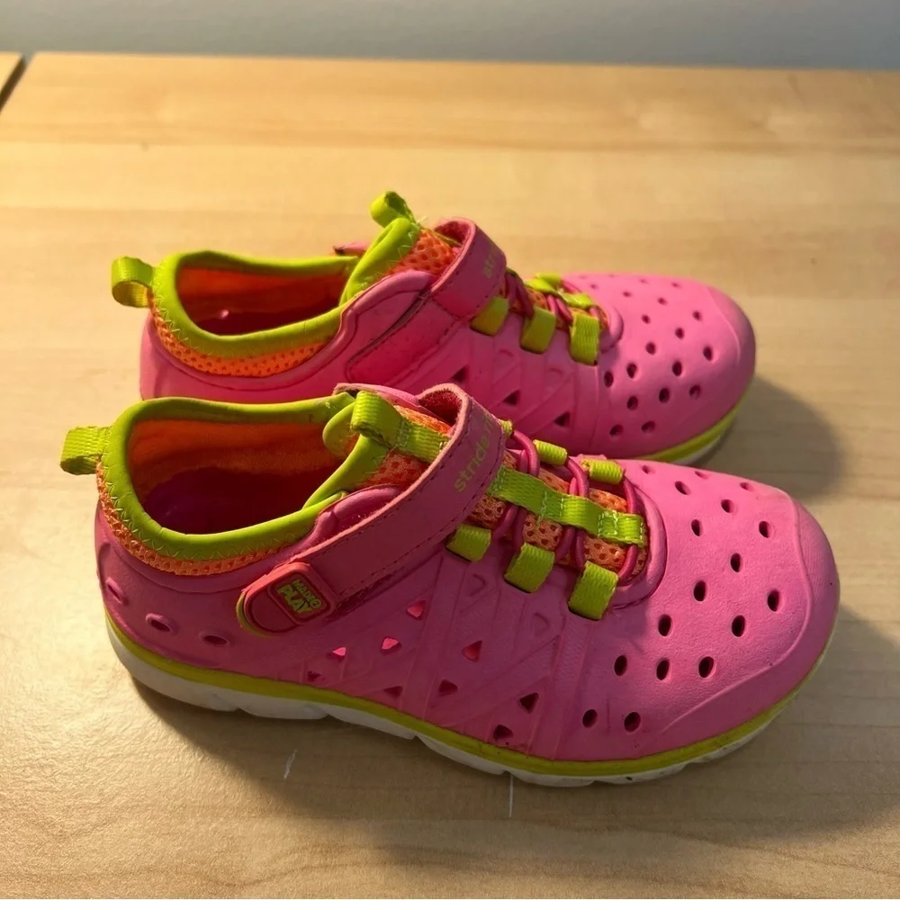 Stride Rite girls pink water hiking shoe. Like new!